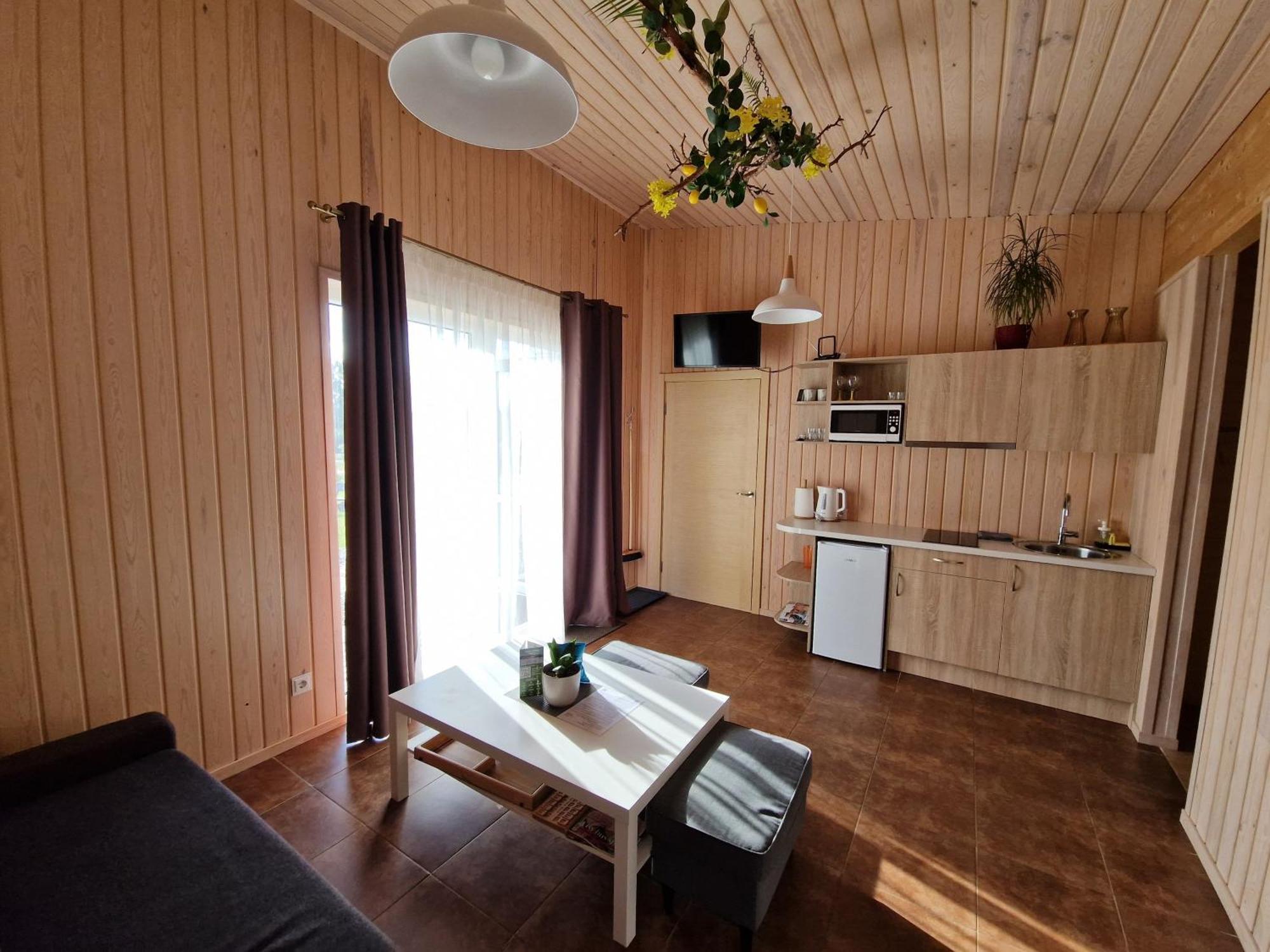Sila terases Aparthotel Madona Bilik gambar