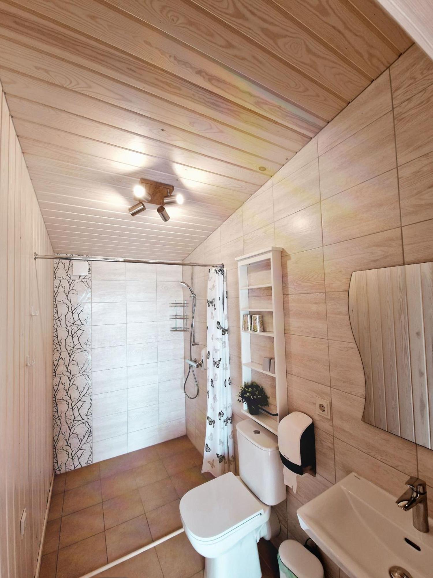 Sila terases Aparthotel Madona Bilik gambar