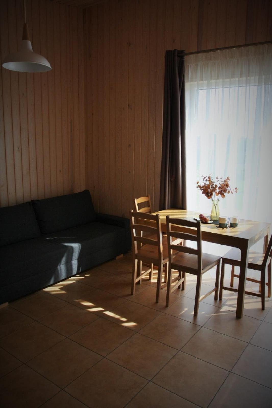 Sila terases Aparthotel Madona Bilik gambar