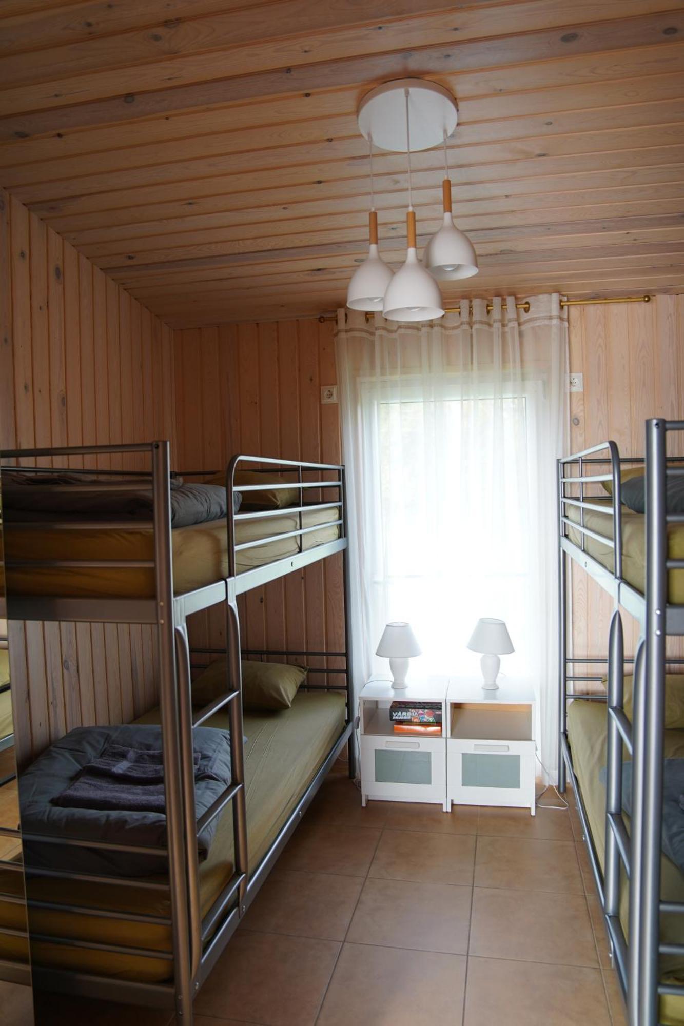 Sila terases Aparthotel Madona Bilik gambar