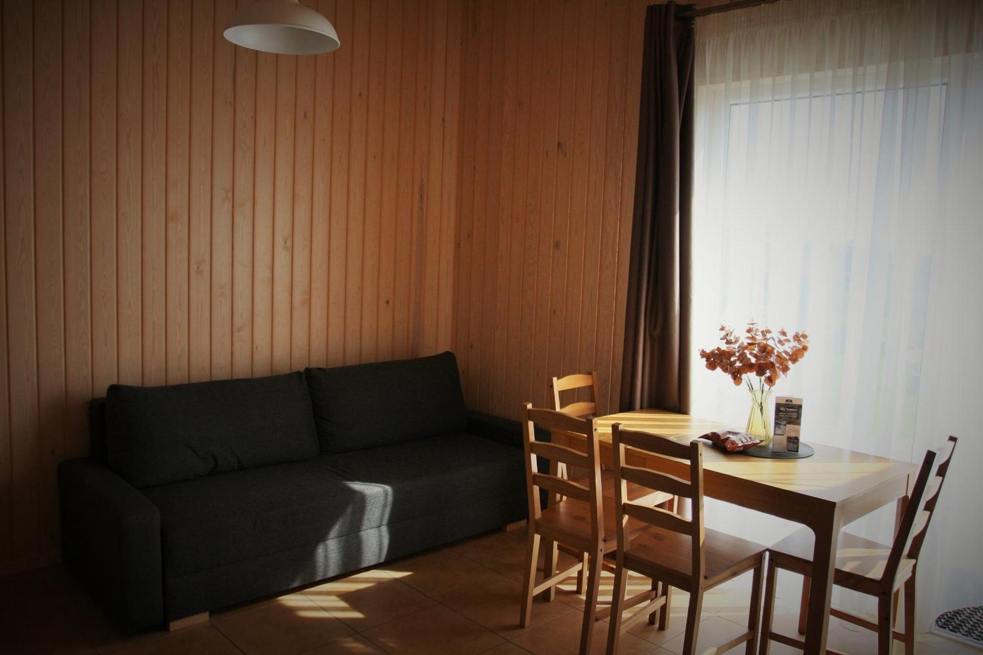 Sila terases Aparthotel Madona Bilik gambar