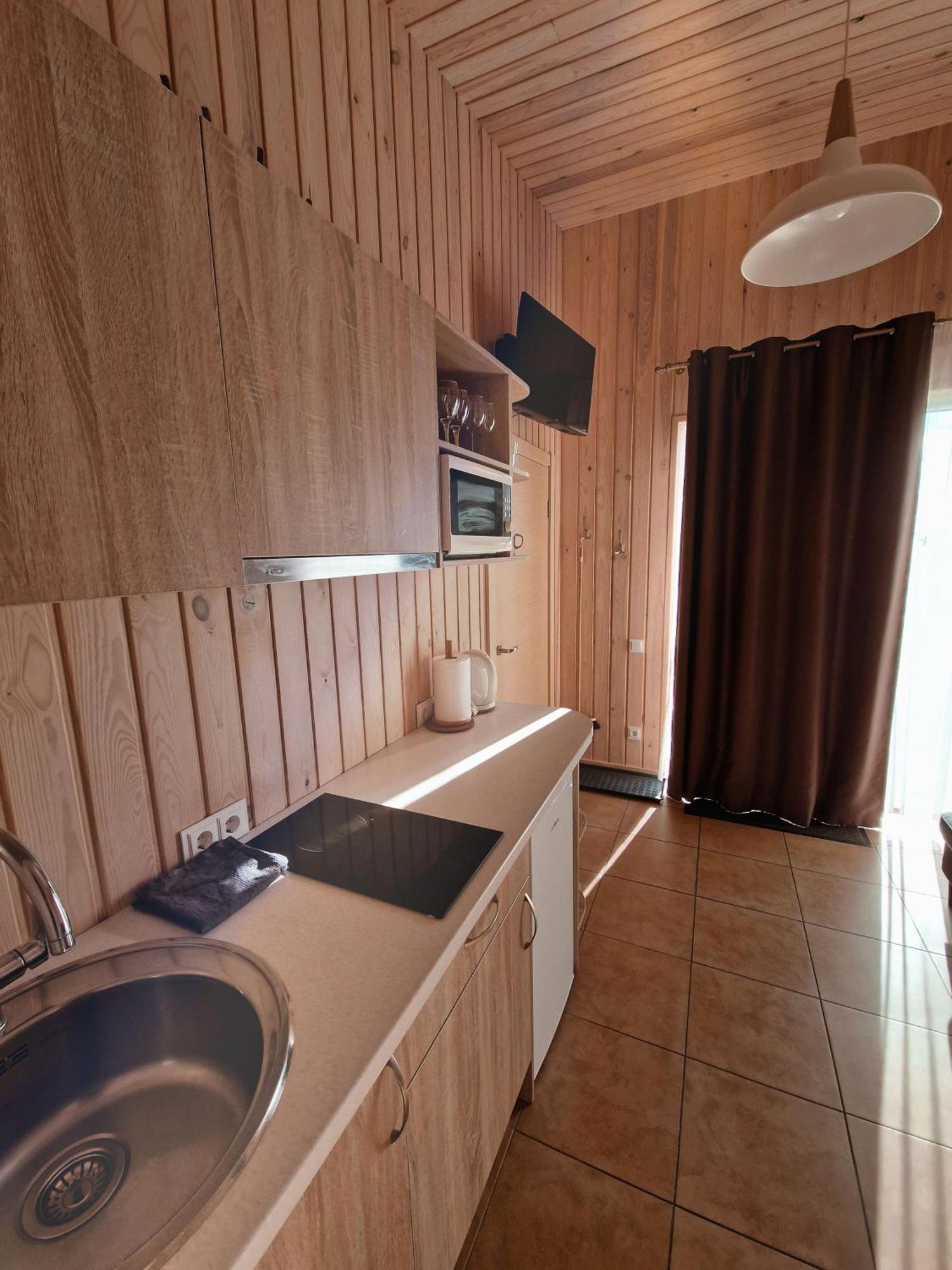 Sila terases Aparthotel Madona Bilik gambar