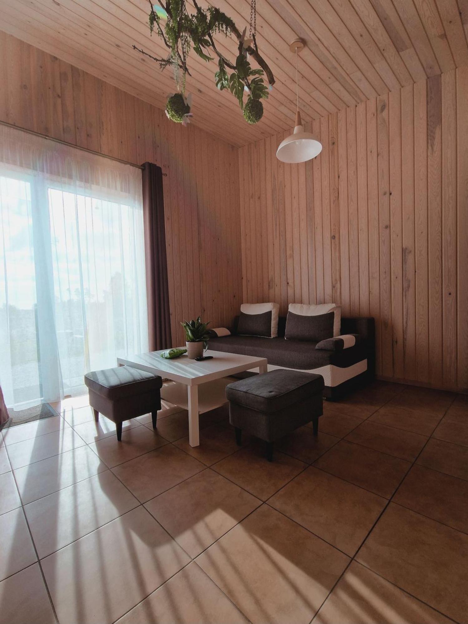 Sila terases Aparthotel Madona Bilik gambar
